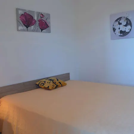 Appt Confort 3 Pieces Avec Terrasse Et Piscine A Saint-raphael - Fr-1-226a-124 *