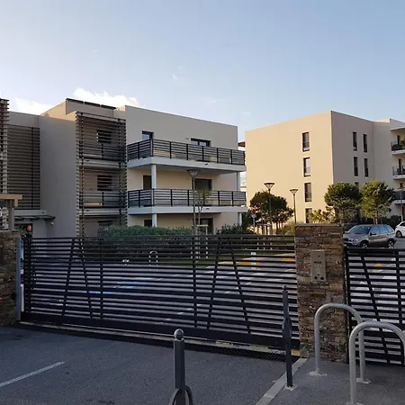 Appt Confort 3 Pieces Avec Terrasse Et Piscine A Saint-raphael - Fr-1-226a-124