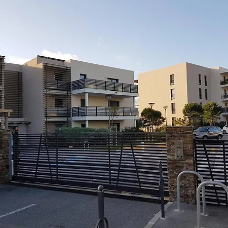 Apartman Appt Confort 3 Pieces Avec Terrasse Et Piscine A Saint-raphael - Fr-1-226a-124 *