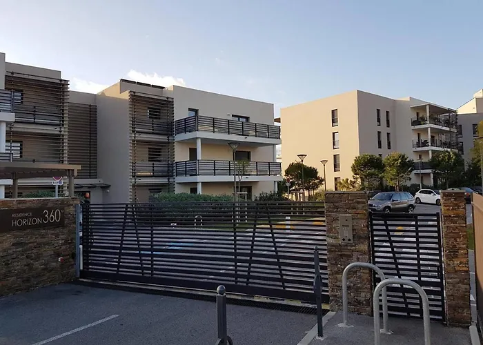 Apartman Appt Confort 3 Pieces Avec Terrasse Et Piscine A Saint-raphael - Fr-1-226a-124 *